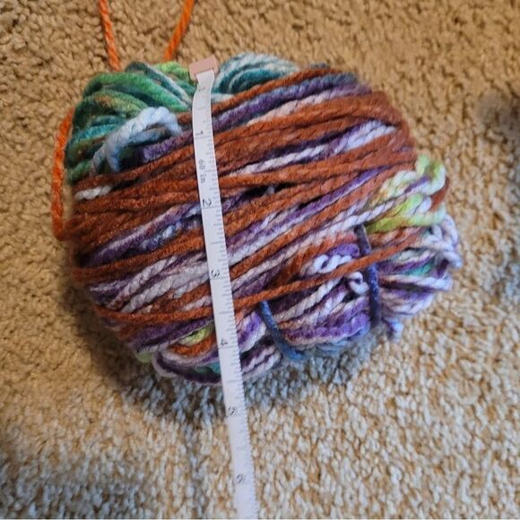 Yarn ball as seen various in color mixed colorful approximate measurement - Picture 6 of 12